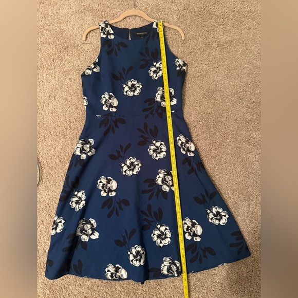 Banana Republic | Blue, White, Black Floral Fit and Flare Dress | Size 6 - Picture 4 of 6